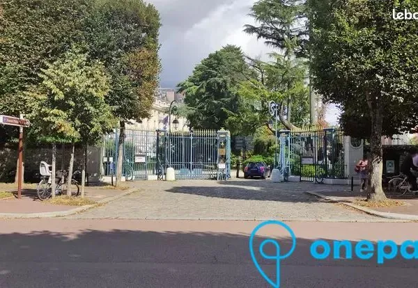 Parking/box 12 m² VERSAILLES