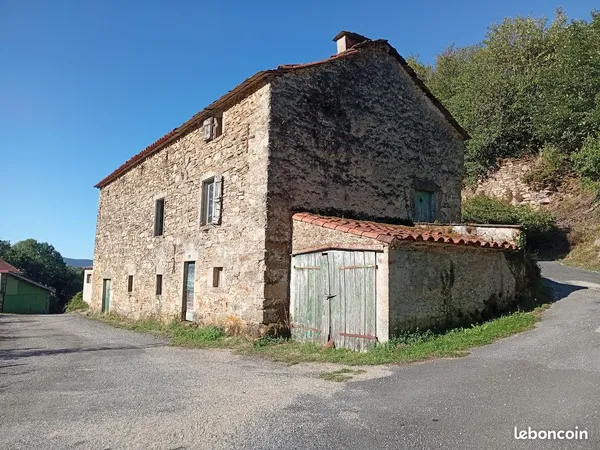 Ancien corps de ferme en pierre 260 m² - Rouairoux 81240