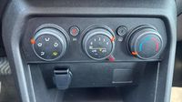 Dacia Sandero 1.0 TCe 90ch Expression CVT — photo 27