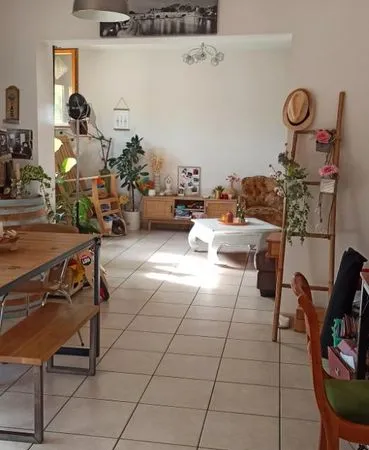 Appartement dans maison avec jardin