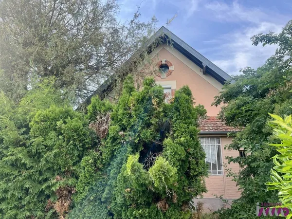 A VENDRE MAISON DE VILLE BELFORT- TERRAIN - GARAGE- A RENOVER