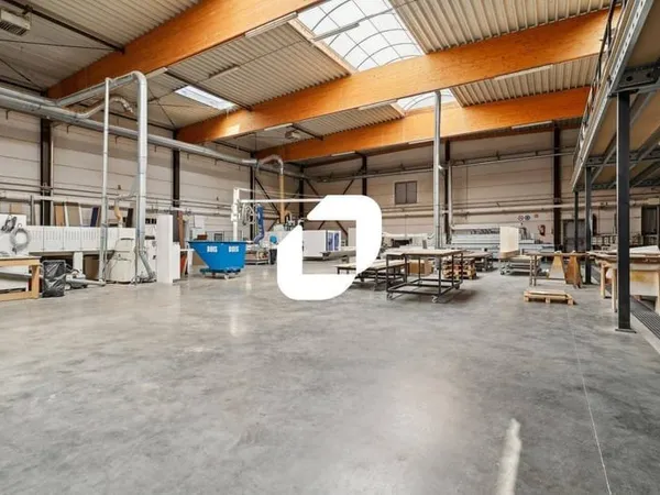 Local d'activité 2450 m²