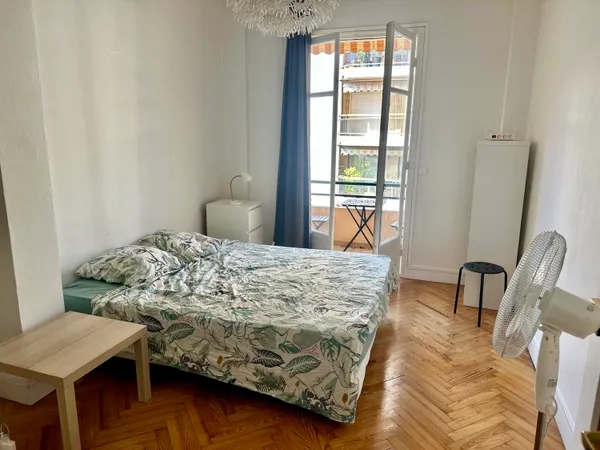 Loue 2 pièces 54m² à Nice Grosso / Fleurs