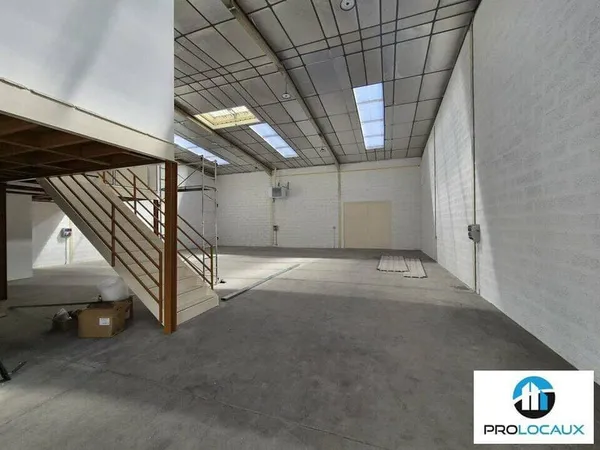 Local d'activité 365 m²
