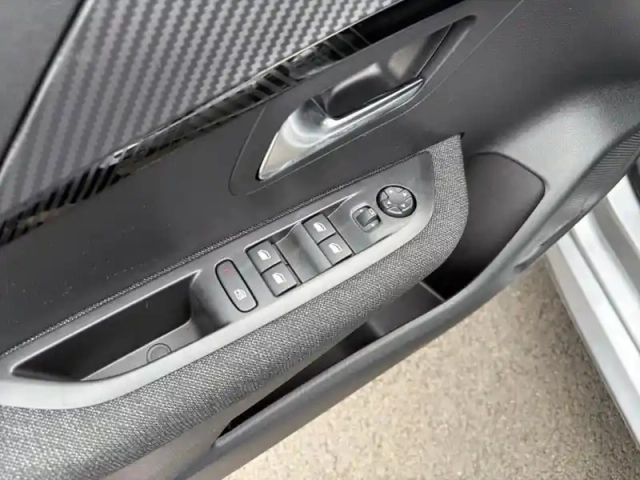 Peugeot 208 hybrid 100 e-dcs6 style — photo 20