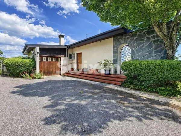 Maison Individuelle T6 de 150 m² Construite sur Parcelle de 1 087 m²
