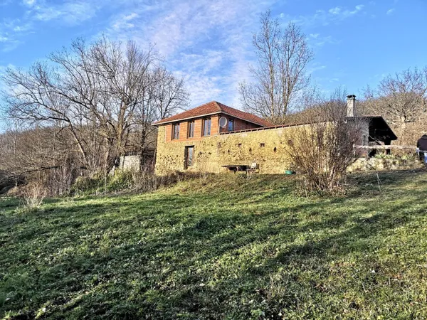 Propriété à vendre proche de Marciac: Maison 4 chambres, à finir de rénover. Cachée et isolée, on y 