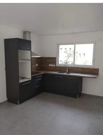 Magudas F5 avec terrasse et parking