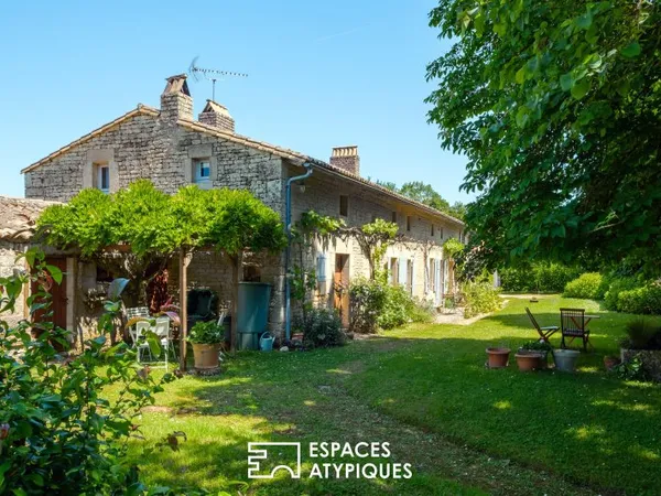 Maison en pierre de campagne au charme intemporel et au fort potentiel