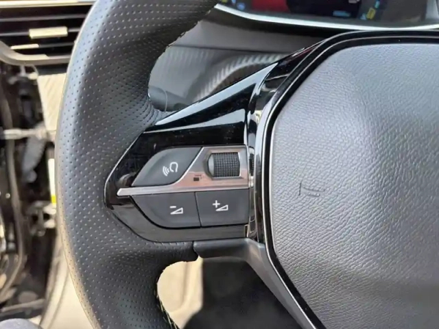 Peugeot 2008 electrique 136 ch — photo 25