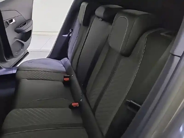 Peugeot 2008 hybrid 145 e-dcs6 — photo 17