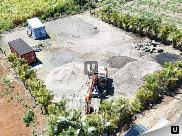 TERRAIN DE STOCKAGE IDEALEMENT SITUE A ST PIERRE