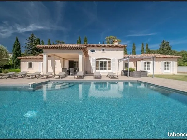 Villa 270 m2 de plain-pied dans domaine fermé et sécurisé