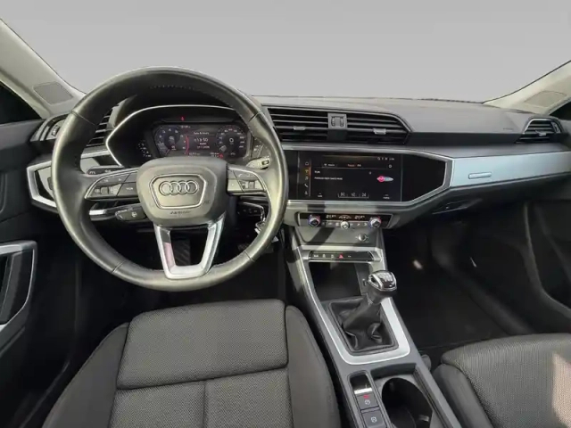 Audi Q3 35 tfsi 150 ch — photo 15