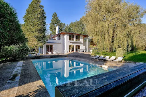 Maison 10 pièces 426 m²