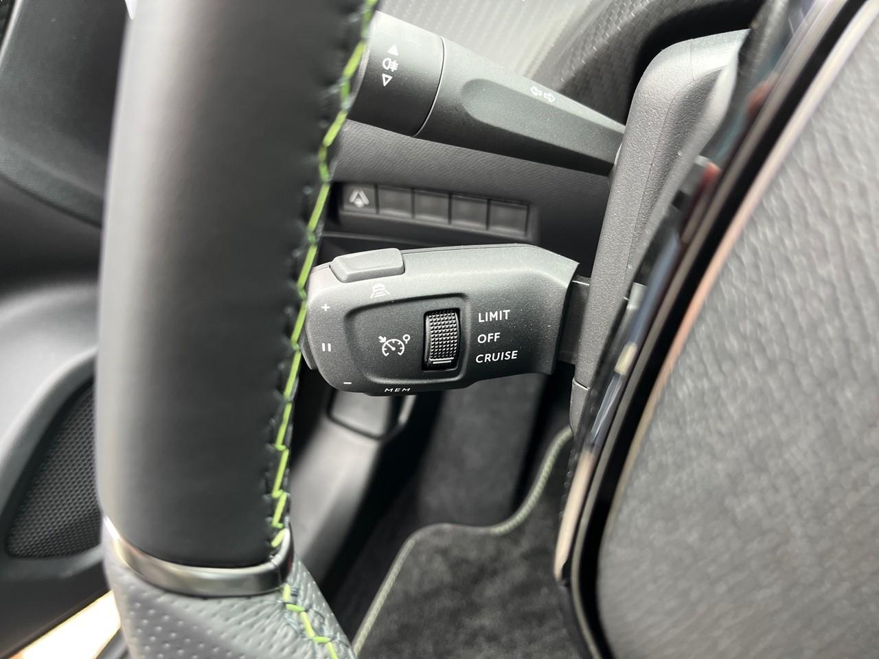 Peugeot 2008 hybrid 145 ch e-dcs6 gt — photo 12