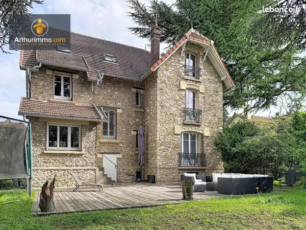Propriété 9 pièces 230 m²