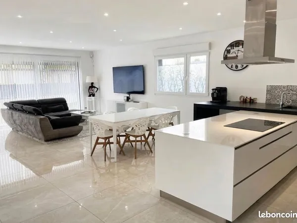 Maison contemporaine de plain-pied de 160m2 +sous-sol integral de 160m2 - DPE B/A - Fère-Champenoise