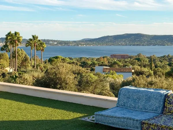 Charmante villa avec vue mer panoramique sur le golfe de Saint-Tropez