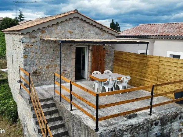 Location studio maison en pierre