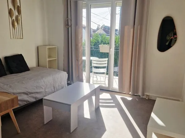 Location Studio Meublé avec grand balcon