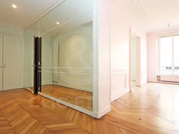 PARIS 7è: appartement de charme 4 pièces, 120,71 m².
