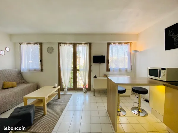 Studio meublé coeur Juan Les Pins