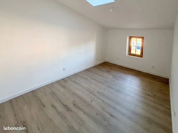Maison de village rénovée 105 m² avec garage