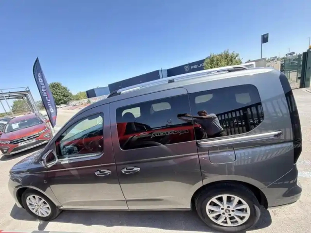 Ford Tourneo Connect 1.5 ecoboost 114 ch titanium tpmr — photo 8