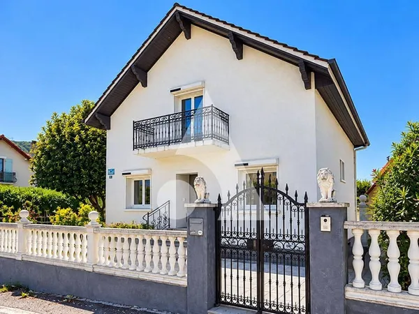 Maison 8 pièces 202 m²