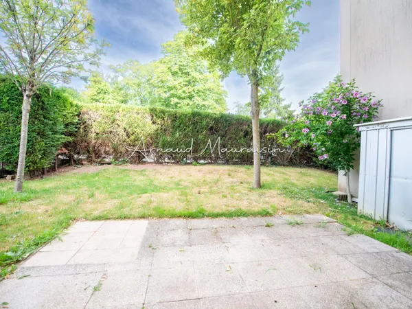 Appartement F3 en rez-de-chaussée avec jardin