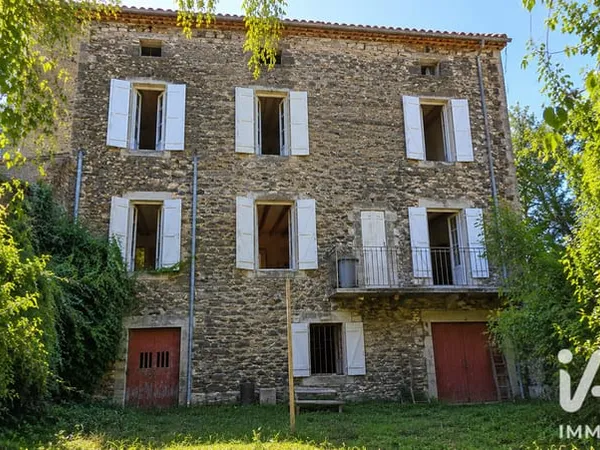 Maison 1 pièce 300 m²