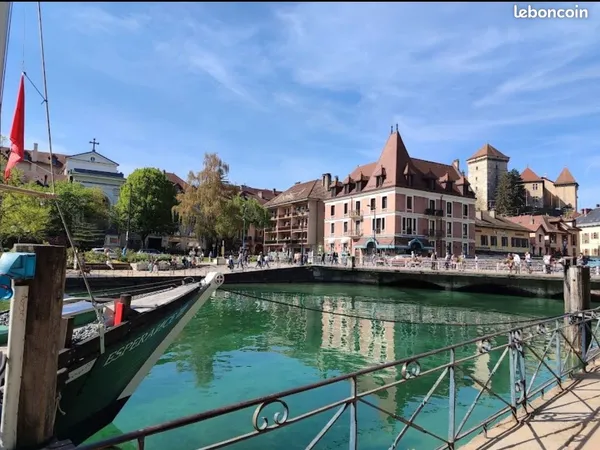 Bureau et espace de travail Location Annecy  140m² 3542€