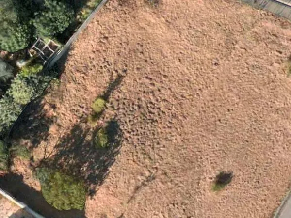 Terrain 600 m²