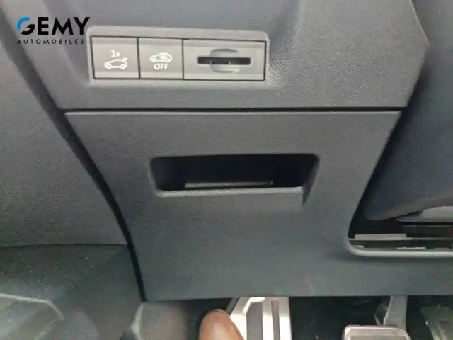Peugeot 3008 hybrid 136 e-dcs6 — photo 15