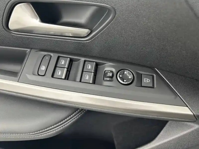 Peugeot 3008 hybrid 145 e-dcs6 — photo 19