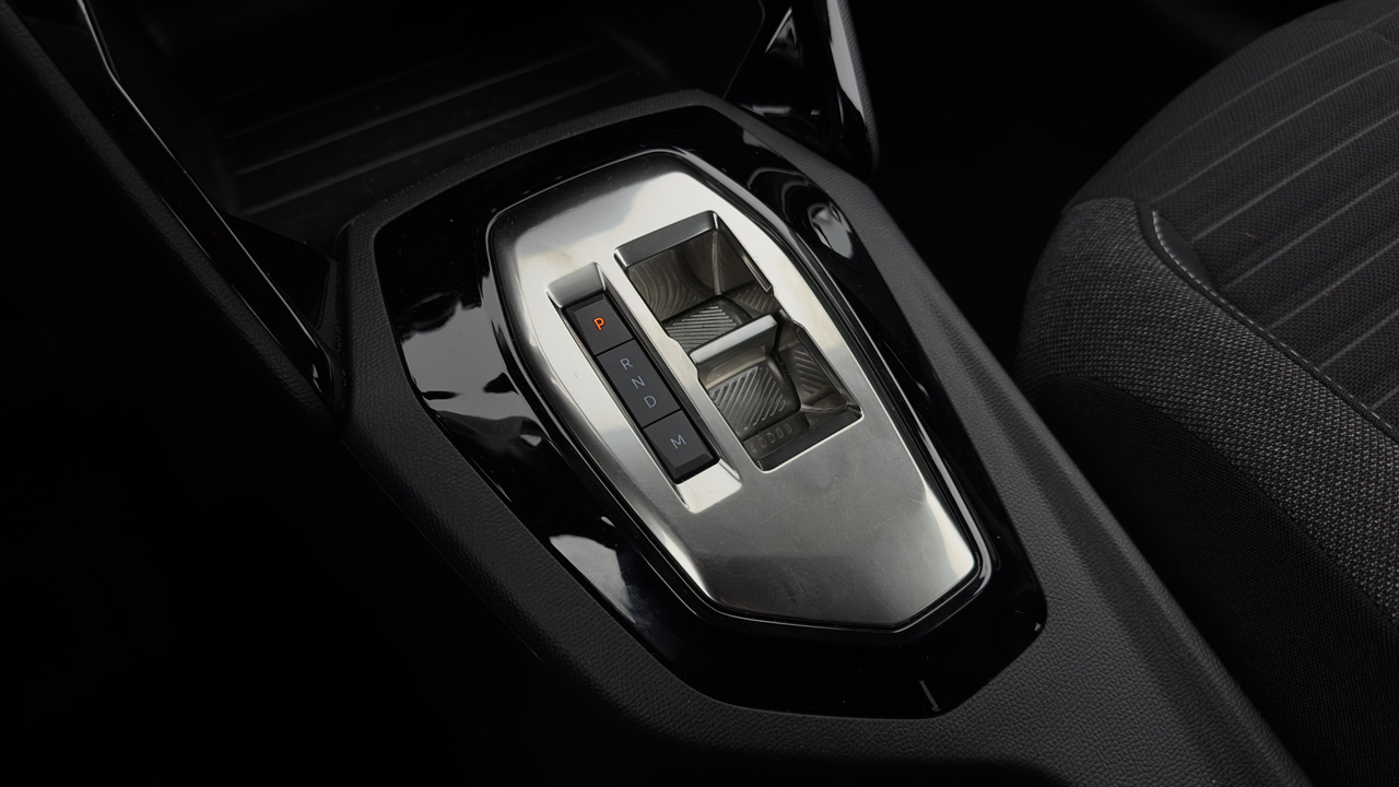 Peugeot 208 PureTech 100 S&amp;S EAT8 — photo 17