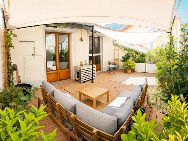 Maison rénovée ? terrasse arborée de 30 m² ? garage/atelier