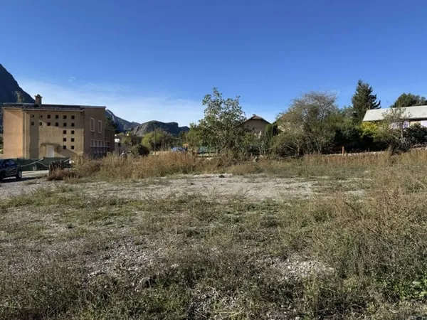 Terrain 472 m²