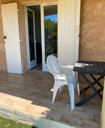 Studio, rez-de-chaussée, de villa