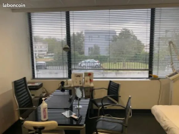 Bureau 600 m²