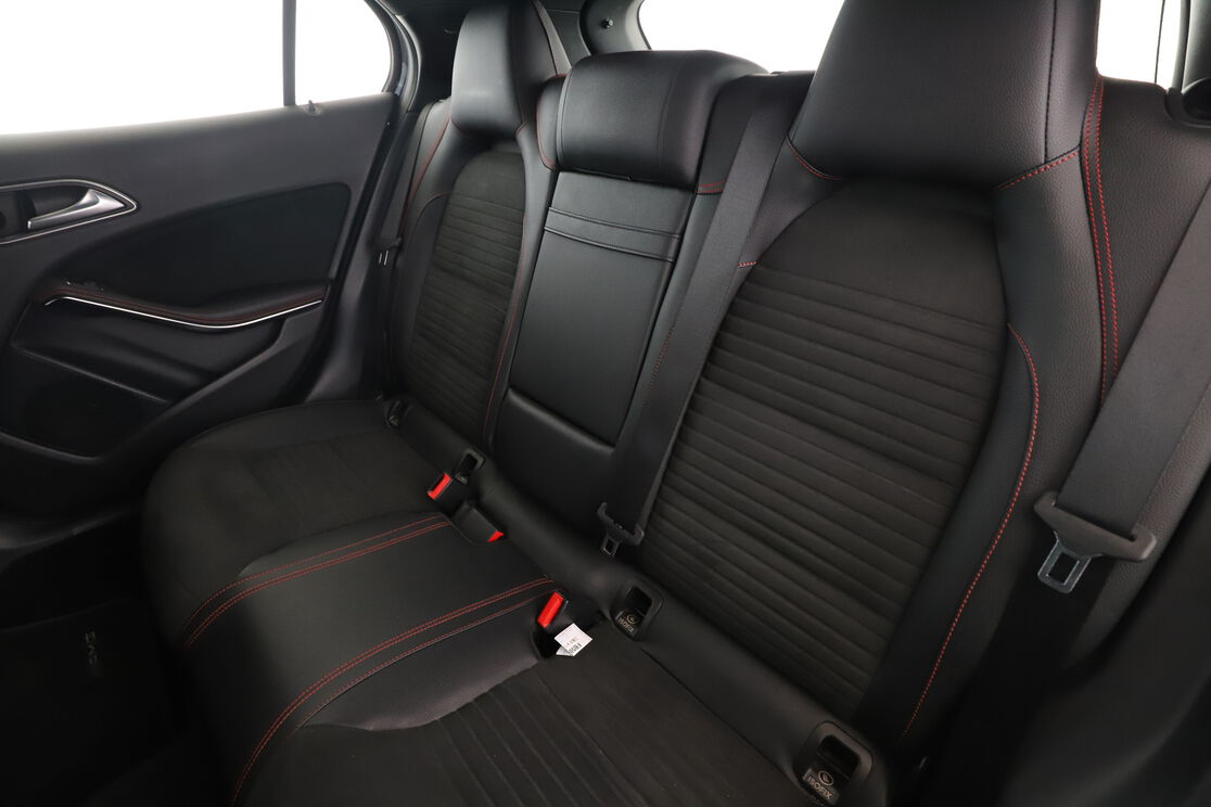 Mercedes-Benz GLA 220 d Fascination 7G-DCT — photo 13