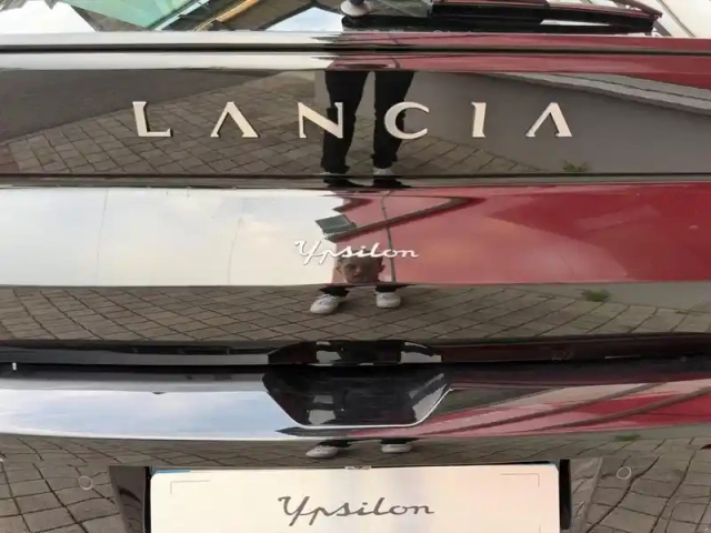 Lancia Ypsilon elettrica 156ch 54kwh lx 4cv (certinergy 6000? déduit) — photo 13