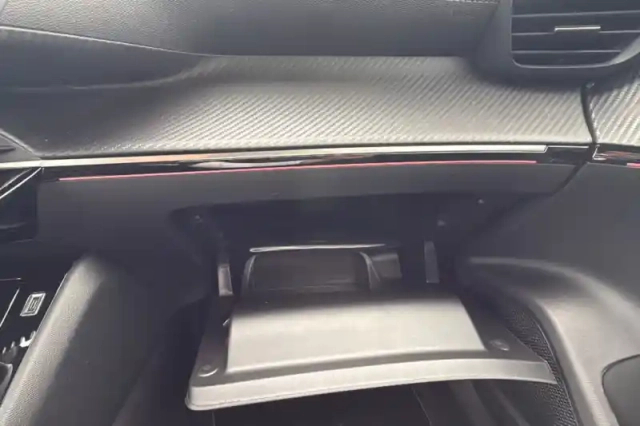 Peugeot 2008 hybrid 145 e-dcs6 — photo 48