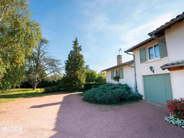 Maison 8 pièces 243 m²