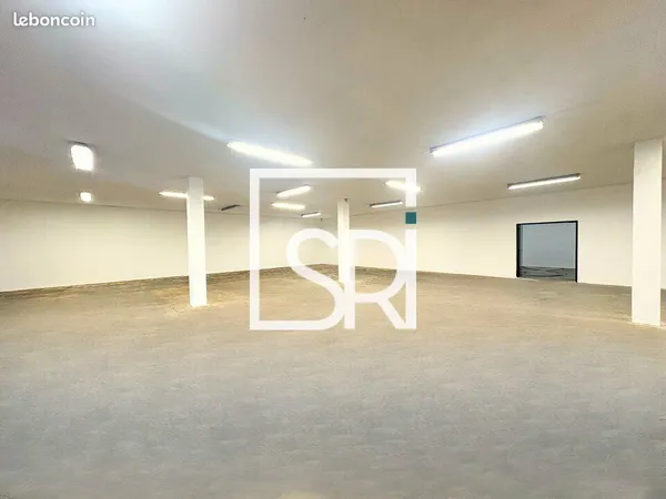 Local commercial 1200 m² AUBIERE