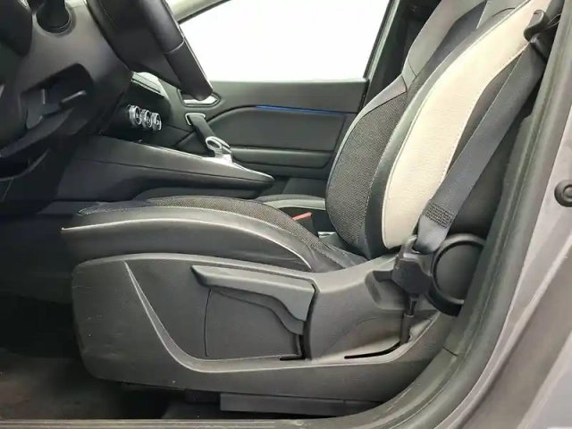 Renault Captur e-tech plug-in 160 — photo 29