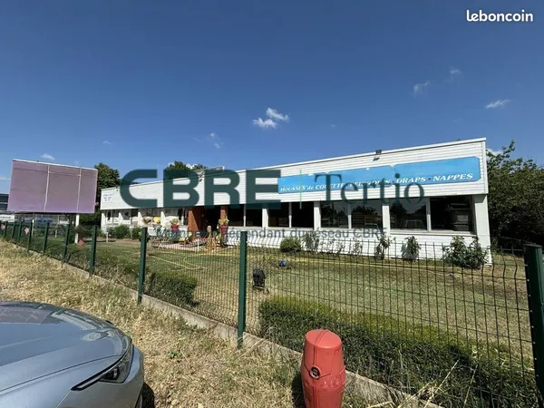Local commercial 305 m² SAINT-PIERRE-DES-CORPS