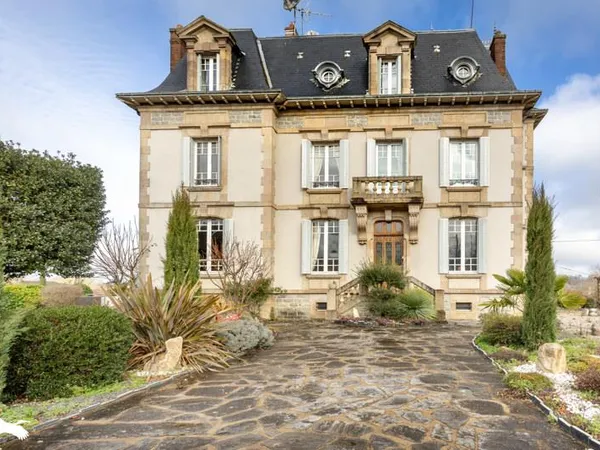 Maison 8 pièces 321 m²