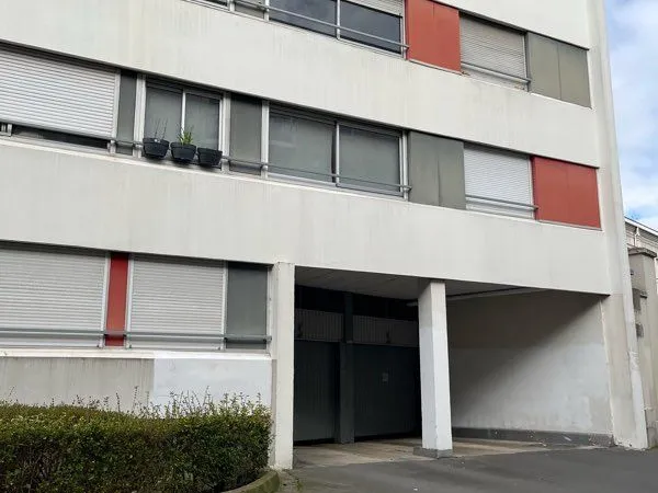 Placé de Parking au sous sol d une résidence Sécurisée